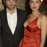 Bradley Cooper e Irina Shayk en la fiesta L'Oreal Paris Red Obsession