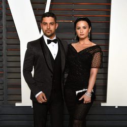 Demi Lovato y Wilmer Valderrama en la fiesta de Vanity Fair de los Premios Oscar 2016