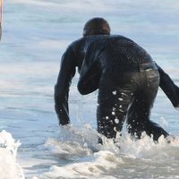 Jennifer Garner lanzándose al mar durante el rodaje de 'The Tribes of Palos Verdes'