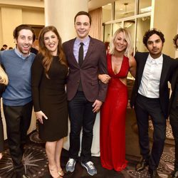 El elenco al completo de 'The Big Bang Theory' en una fiesta solidaria