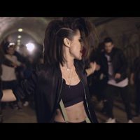 Barei bailando en el videoclip de su canción 'Say yay!