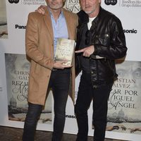 Jesús Olmedo y Jordi Rebellón en la presentación del libro 'Reza por Miguel Ángel'