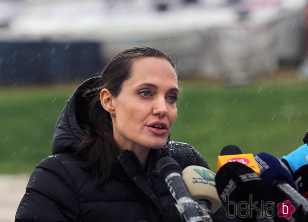 Angelina Jolie visita un campo de refugiados de Siria