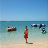 Calvin Harris en una playa paradisiaca