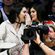 Kendall y Kylie Jenner compartiendo confidencias en un partido de la NBA