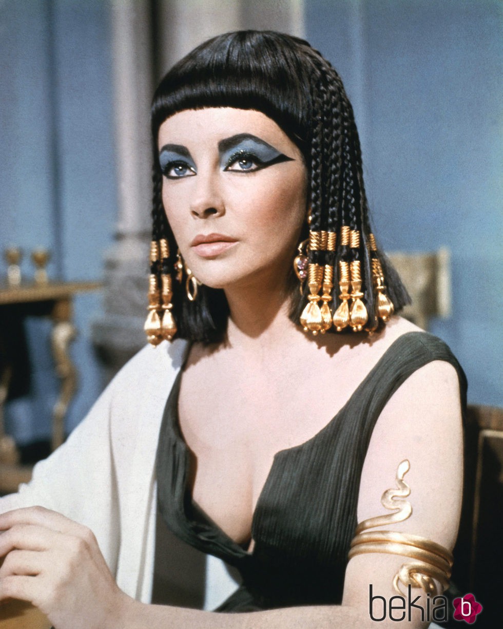 Elizabeth Taylor interpretando a su personaje en la película Cleopatra