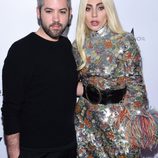 Lady Gaga y Brandon Marxwell en los Fashion Awards 2016 en Los Ángeles