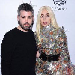 Lady Gaga y Brandon Marxwell en los Fashion Awards 2016 en Los Ángeles