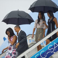 Barack Obama y su familia tras su llegada a Cuba