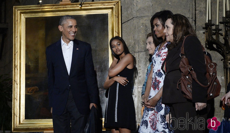 Barack Obama junto a su familia visitando el museo de La Habana