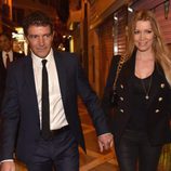 Antonio Banderas y Nicole Kimpel cogidos de la mano en la Semana Santa de Málaga 2016