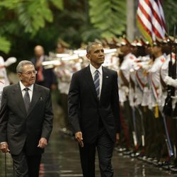 Barack Obama durante la ceremonia de bienvenida con Raul Castro en el Palacio de la Revolución