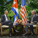 Barack Obama hablando durante la ceremonia de bienvenida con Raul Castro