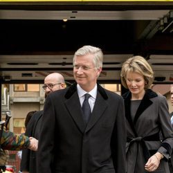 Los Reyes Felipe y Matilde de Bélgica se preocupan por los heridos en los atentados de Bruselas
