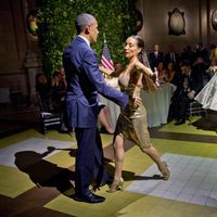 Barack Obama demostrando sus dotes para el tango en su visita oficial a Argentina