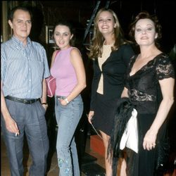 Junior y Rocío Dúrcal con sus hijas Carmen Morales y Shaila Dúrcal