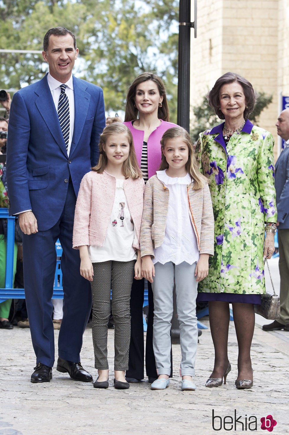 Los Reyes Felipe VI y Letizia, sus hijas y la Reina Sofía en la Misa de Pascua 2016