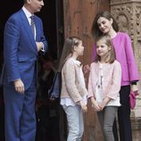 Los Reyes Felipe VI y Letizia y sus hijas en la Misa de Pascua 2016