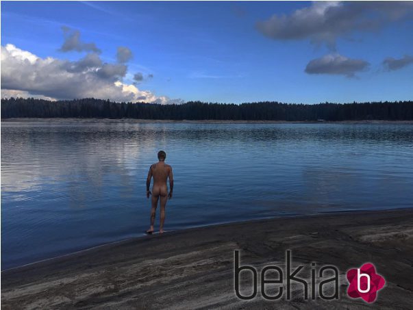 Justin Bieber desnudo en un lago del Parque Nacional del Gran Cañón del Colorado