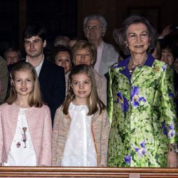 La Reina Sofía con la Princesa Leonor y la Infanta Sofía en la Misa de Pascua en Mallorca 2016