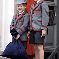 El Príncipe Guillermo y el Príncipe Harry en su primer día de colegio en Wetherby School
