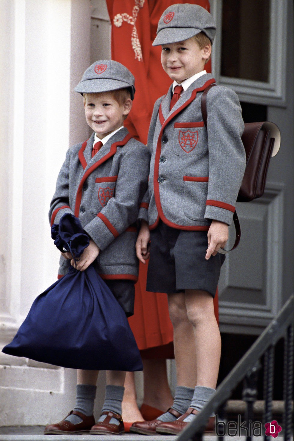 El Príncipe Guillermo y el Príncipe Harry en su primer día de colegio en Wetherby School