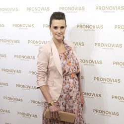 Astrid Klisans luce embarazo en un evento de Pronovias en Madrid