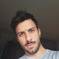 Jwan Yosef haciéndose un selfie