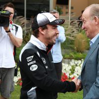 Fernando Alonso y el Rey Juan Carlos en el Gran Premio de Bahrein de F1