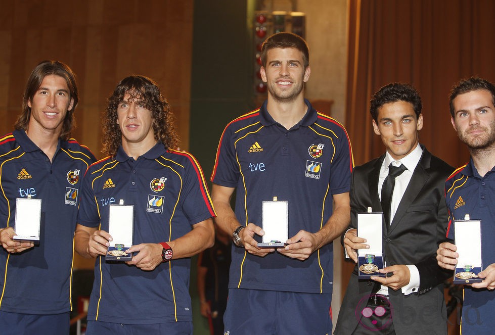 Sergio Ramos, Puyol, Piqué, Navas y Mata en la entrega de las distinciones al Mérito Deportivo