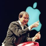 Steve Jobs presenta el eMac en 1999