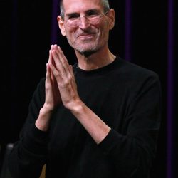 Steve Jobs, muy delgado reaparece en escena