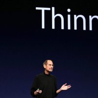 Steve Jobs en su penúltima presentación, el iPad 2