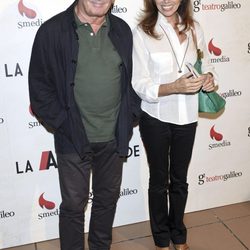 Ana Belén y Víctor Manuel en el estreno de la obra teatral 'La alegría de vivir'