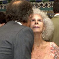 Alfonso Díez besa a la Duquesa de Alba tras darse el 'sí quiero'