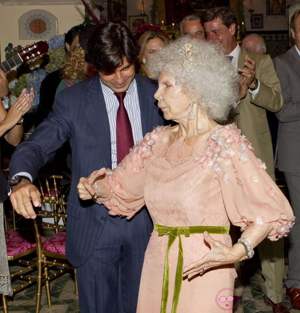 La Duquesa de Alba y Fran Rivera bailando en el Palacio de las Dueñas
