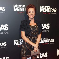 Paloma San Basilio en el estreno del musical 'Más de 100 mentiras'