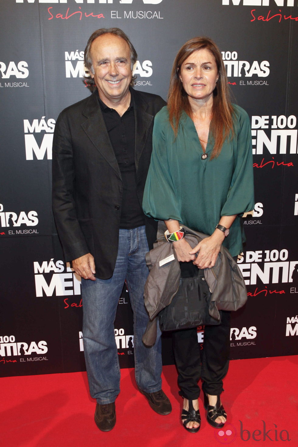 Joan Manuel Serrat y Candela Tiffon en el estreno del musical 'Más de 100 mentiras'