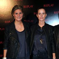 María Zurita y Amelia Bono en la inauguración de la tienda Replay de Barcelona