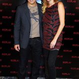 Alejandra Prat y su marido Juan Manuel Alcaraz en la inauguración de la tienda Replay de Barcelona