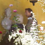 Alfonso Díez, muy atento con Cayetana de Alba tras su boda en Dueñas