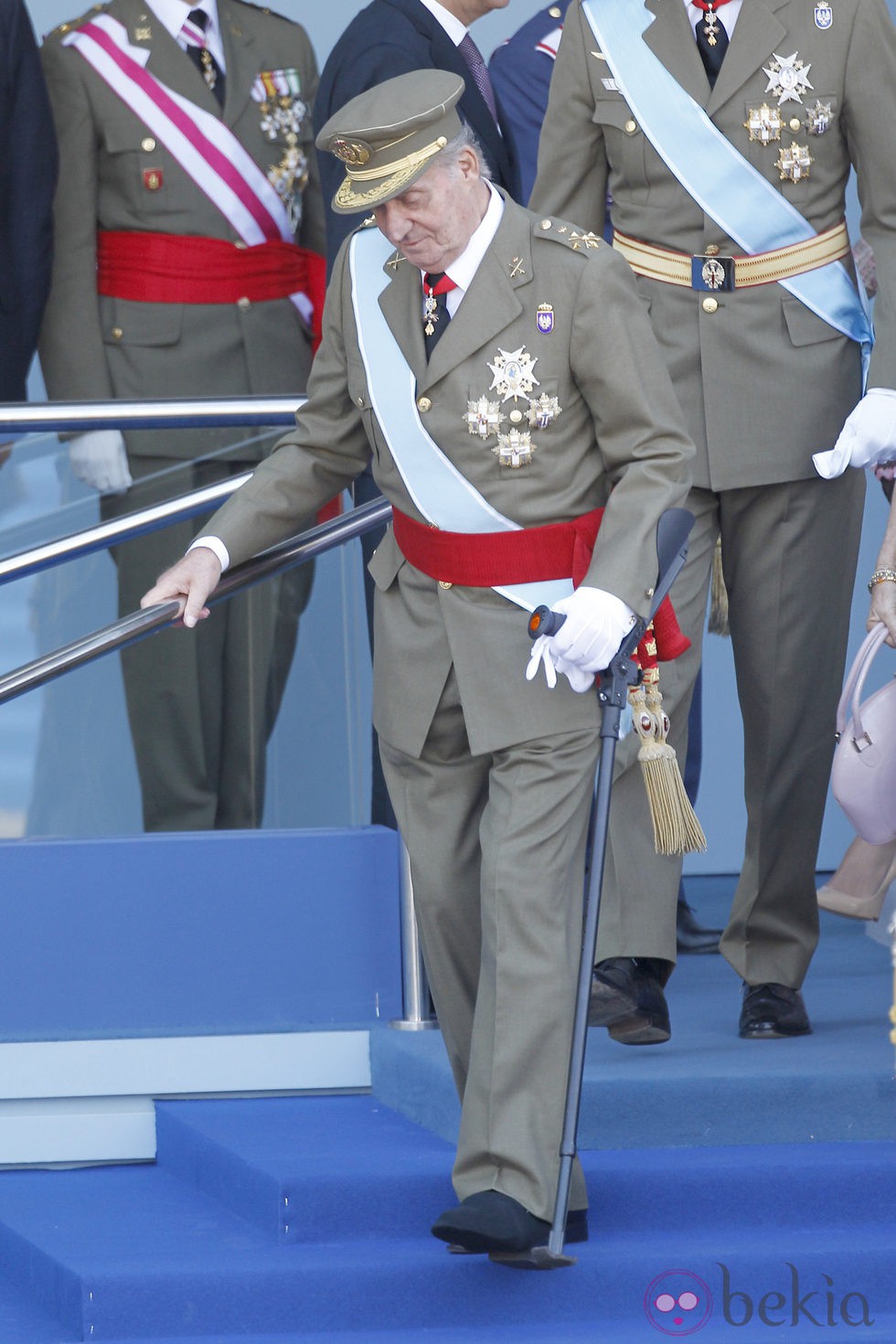 El Rey Juan Carlos con muleta el Día de la Hispanidad