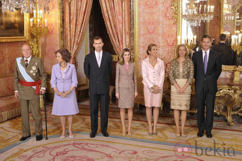 La Familia Real al completo en el Palacio Real el Día de la Hispanidad 2011