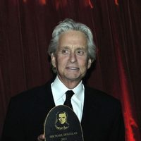 Michael Douglas con su Premio Kirk Douglas