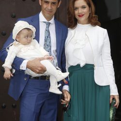 Víctor Janeiro y  Beatriz Trapote en el bautizo de su hijo Víctor Janeiro Jr