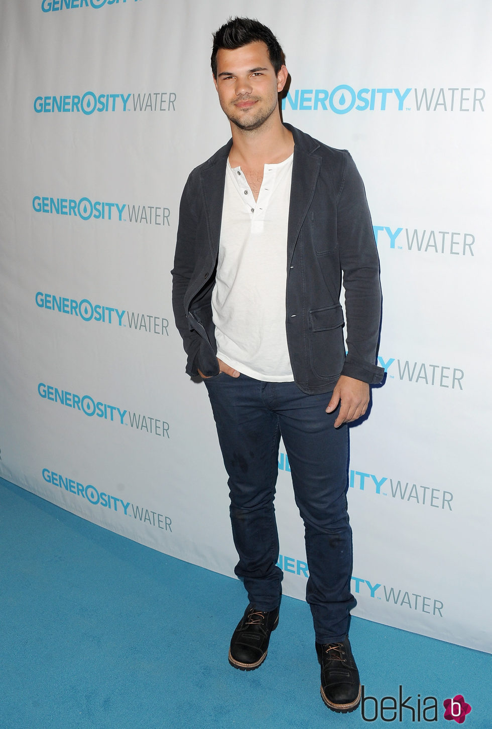 Taylor Lautner en el evento Generosity Water