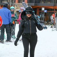 Khloe Kardashian durante su jornada de esquí