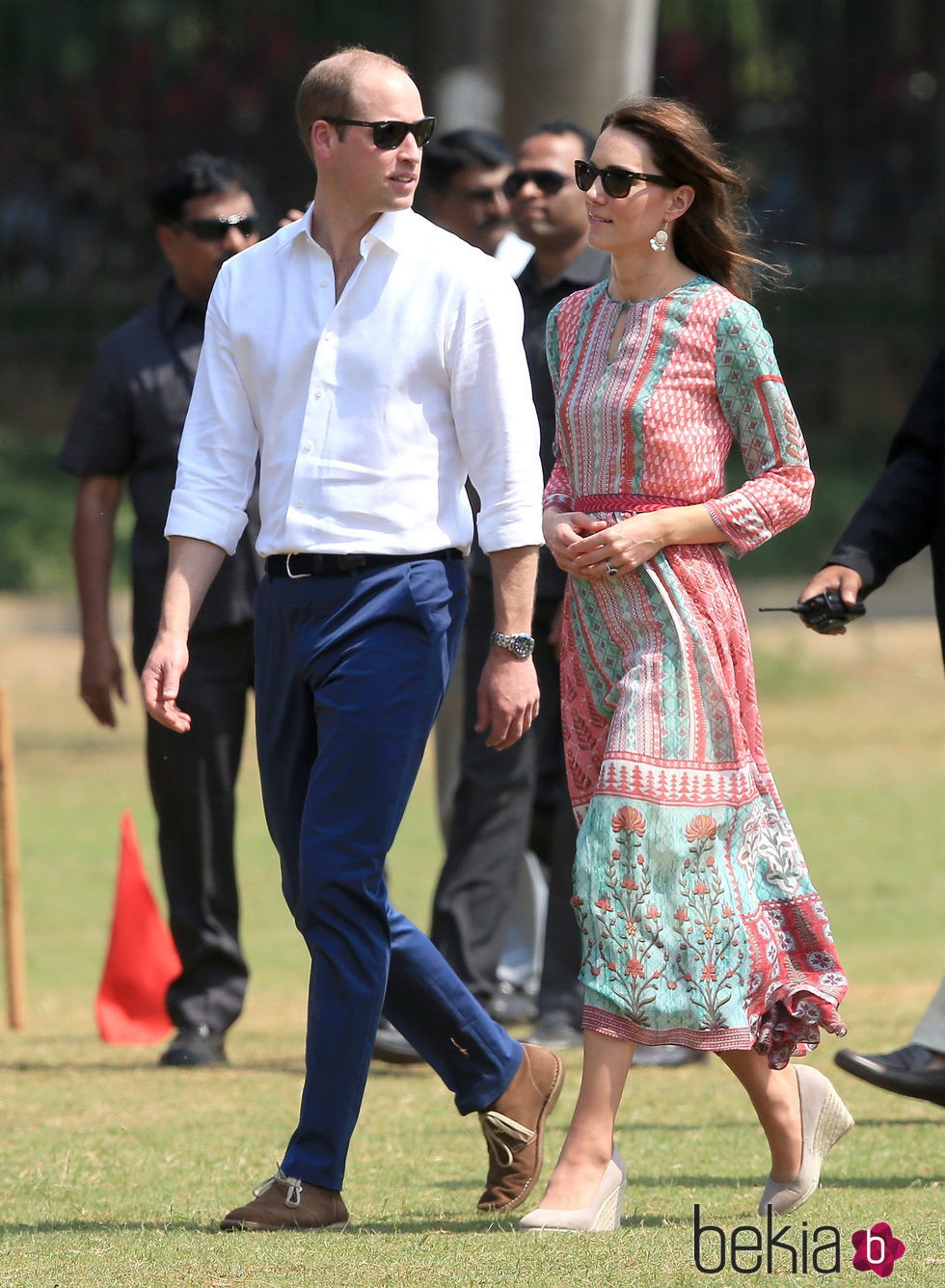Duques de Cambridge acuden a un evento con ONGs en su viaje a la India