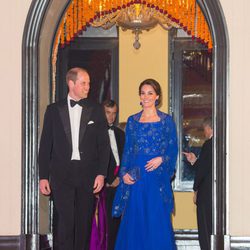 Duques de Cambridge en la cena benéfica de Bollywood  en su viaje a la India