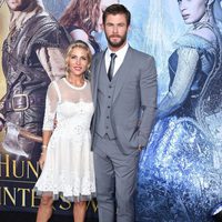 Elsa Pataky y Chris Hemsworth en el estreno de 'Las crónicas de Blancanieves: El cazador y la reina del hielo' en Los Angeles